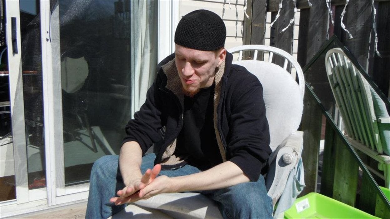 Aaron Driver, alias Harun Abdurahman, est considéré comme un extrémiste sympathisant du groupe armé État islamique par le Service canadien du renseignement de sécurité
Aaron Driver, alias Harun Abdurahman, est considéré comme un extrémiste sympathisant du groupe armé État islamique par le Service canadien du renseignement de sécurité