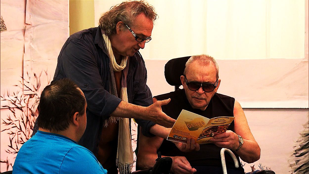 Des résidents handicapés d'un CHSLD s'expriment par le théâtre RadioCanada