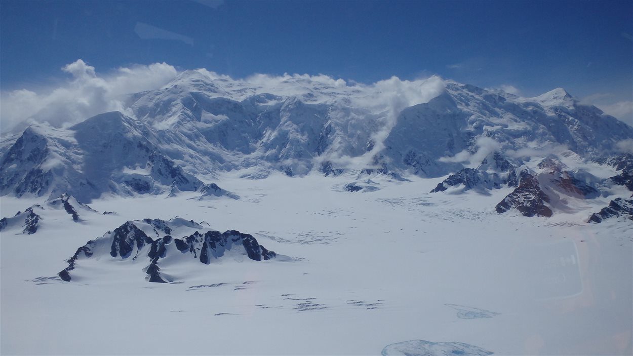 Photo en vol du mont Logan