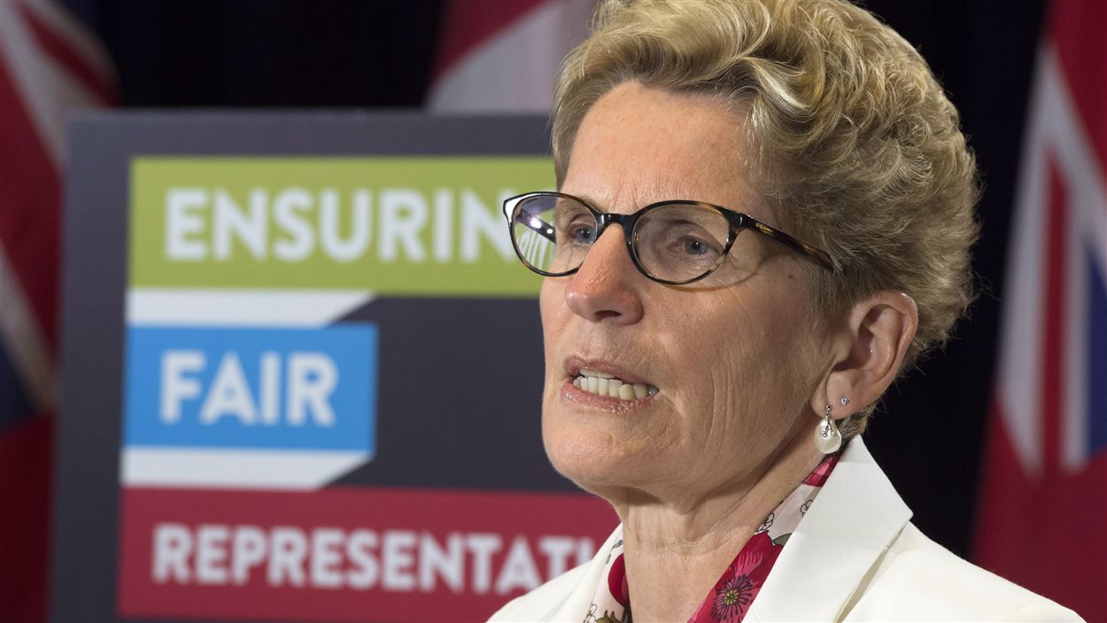 La première ministre Kathleen Wynne dit qu'elle reconnaît l'ampleur du problème à Grassy Narrows, mais elle veut d'abord discuter avec la communauté.