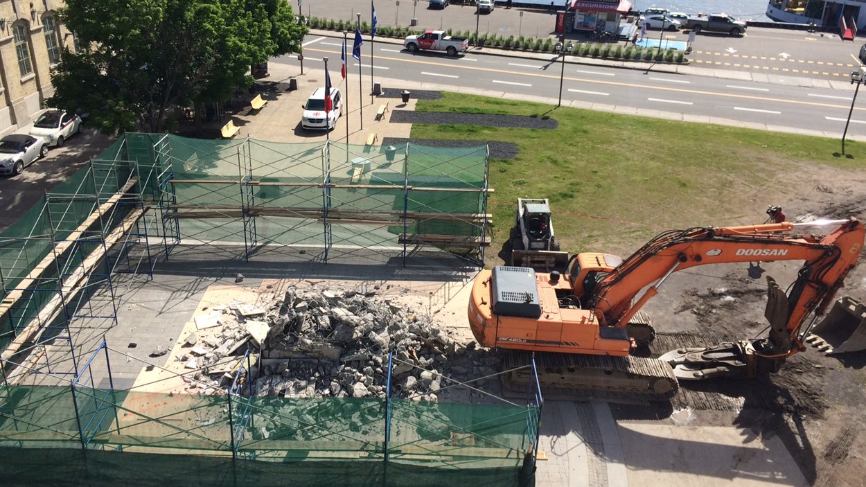 La Ville estime que la reconstruction de l'oeuvre coûterait 200 000$.