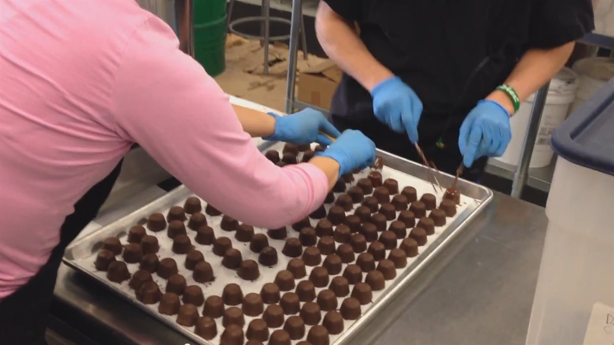 La fabrication de truffes au cannabis dans une entreprise du Colorado