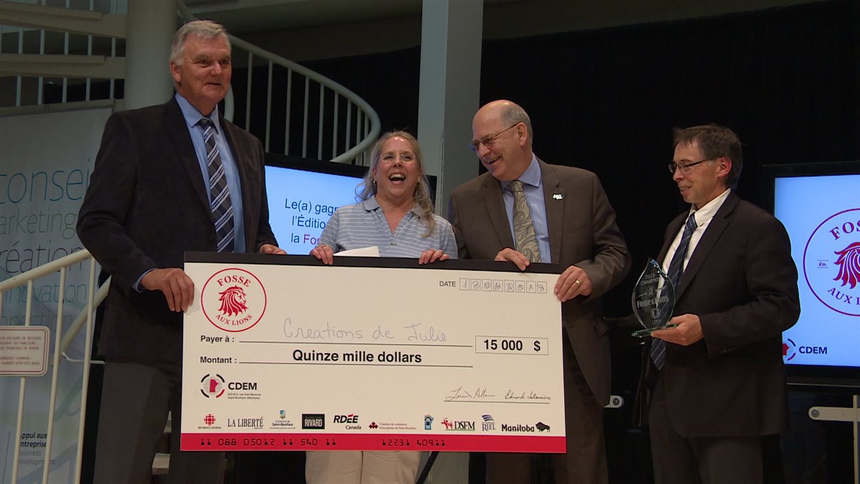 Julie Germain remporte avec Les créations de Julie le concours d'entrepreneuriat la Fosse aux lions.