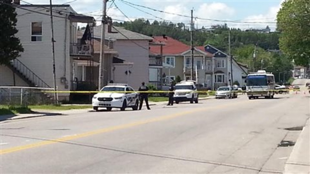 Un homme recherché se barricade à La Baie RadioCanada