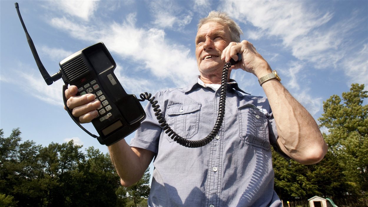 2700 Pour Un Telephone Cellulaire Il Y A 30 Ans Radio Canada Ca