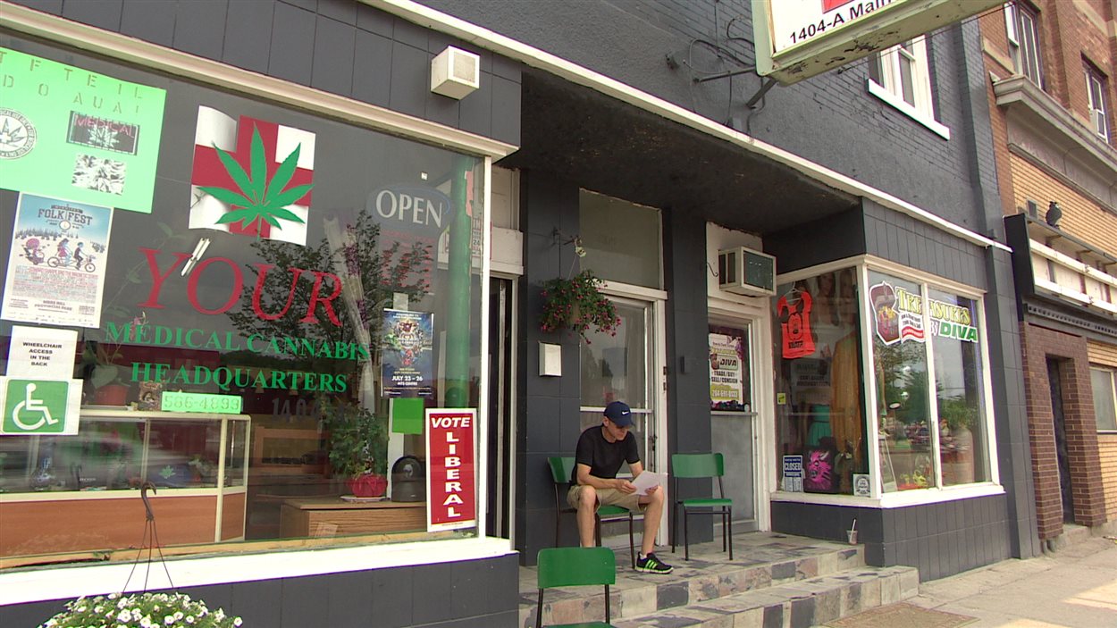 Un premier dispensaire de marijuana maintenant ouvert à Winnipeg RadioCanada.ca