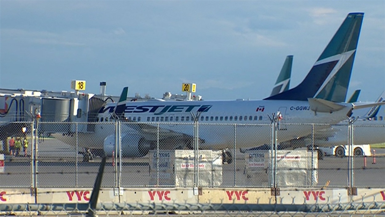 Un Feu Pres Du Train D Atterrissage D Un Avion De Westjet Encore Radio Canada Ca