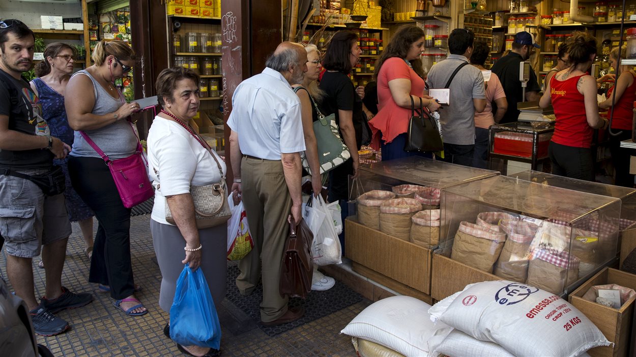 Scène de vie quotidienne à Athènes, touchée par la crise financière