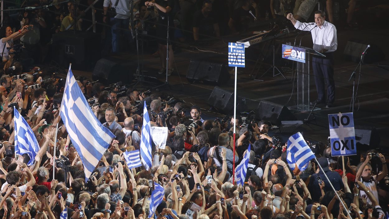 Le premier ministre grec Alexis Tsipras s'adresse à la foule lors d'un rassemblement pour le non, à Athènes, vendredi 3 juillet.