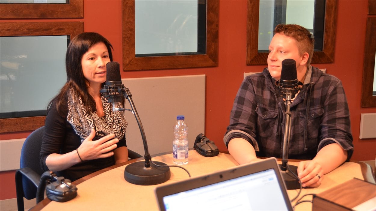 Cathy Gélinas, présidente de la Coalition d'aide aux gais et lesbiennes d'Abitibi-Témiscamingue, et Philippe Dupuis, transgenre