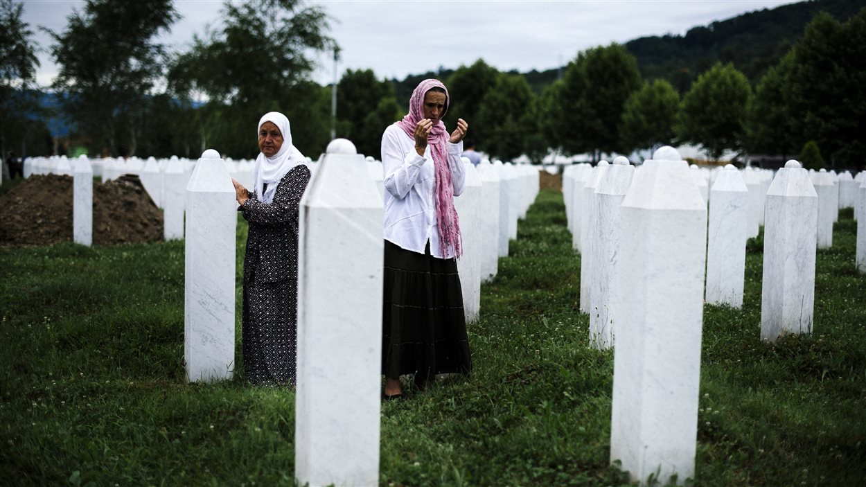 Le 11 juillet 1995, des milliers d'hommes étaient massacrés à Srebrenica | Radio-Canada.ca