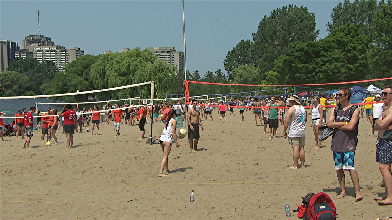 Des milliers de personnes sous le soleil pour le 33e Volleyball