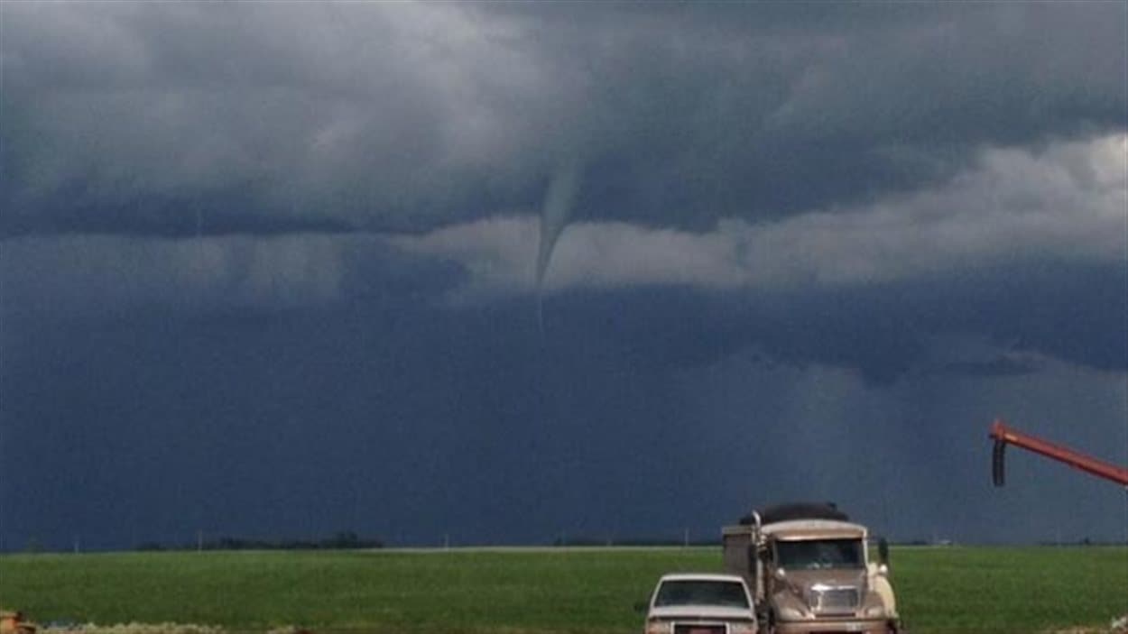 nuage en entonnoir vs tornade