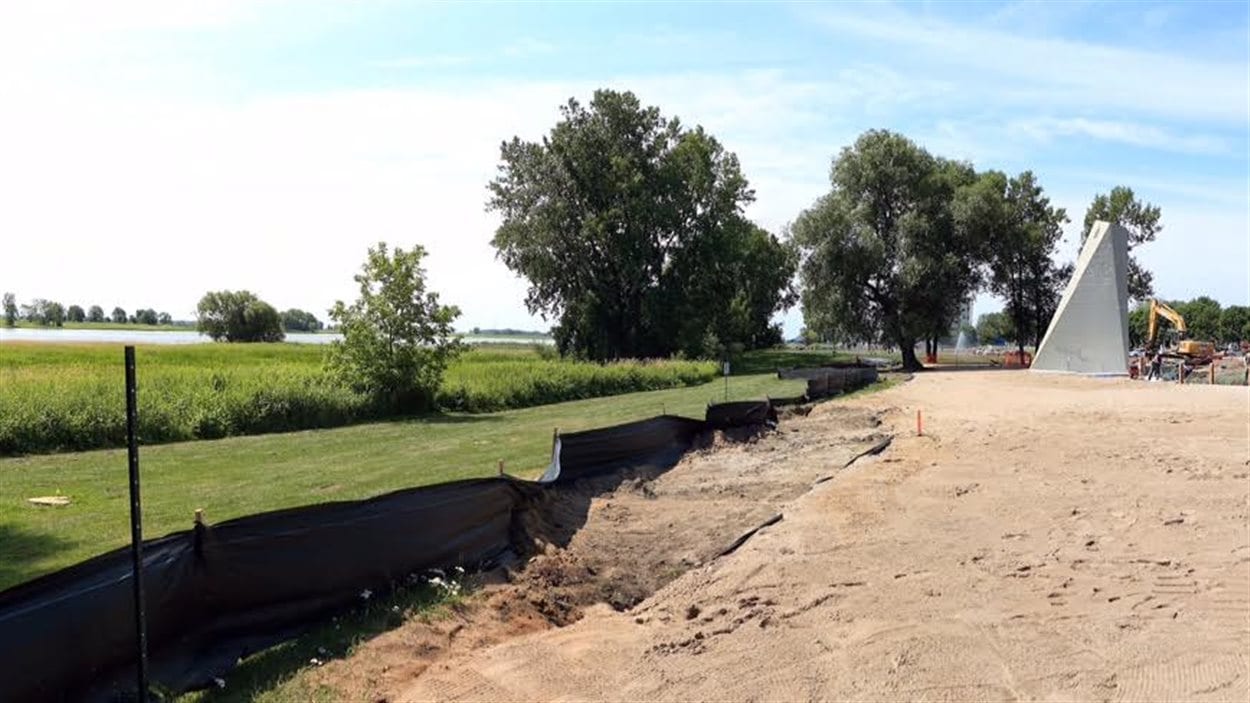 Le sable est arrivée sur le site de la future plage de Repentigny, au parc Saint-Laurent. Il sera possible de s'y allonger dès le mois d'août.
