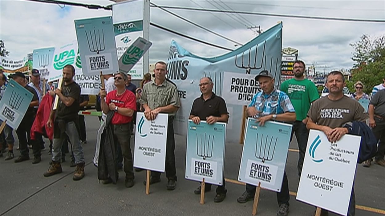 Les agriculteurs manifestent en Beauce pour protéger le système de gestion de l'offre.