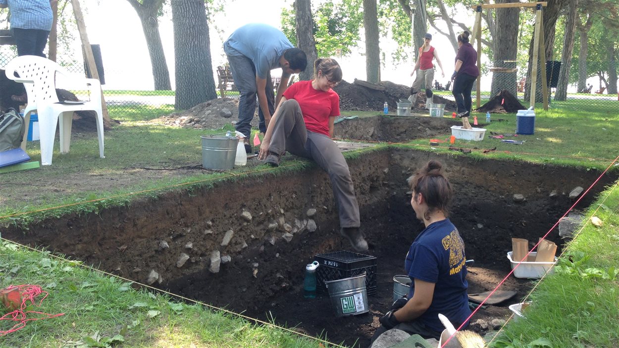 Des Decouvertes Archeologiques Surprenantes A Chateauguay Radio Canada Ca