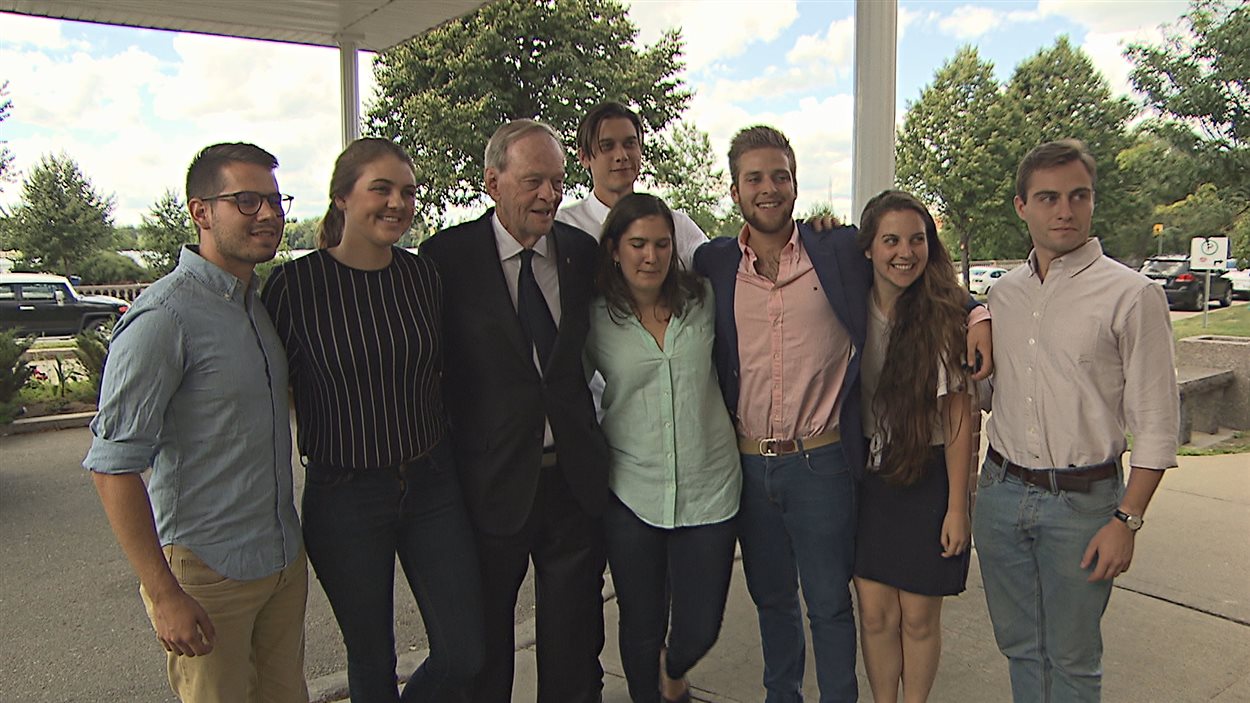 Les jeunes libéraux ont rencontré l'ancien premier ministre, Jean Chrétien.
