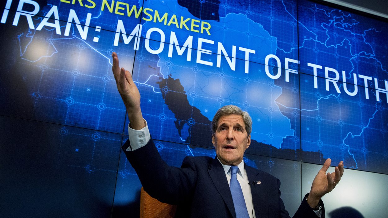 Le secrétaire d'État américain, John Kerry, discute de l'accord nucléaire avec l'Iran lors d'un débat organisé par Reuters. (11 août 2015)