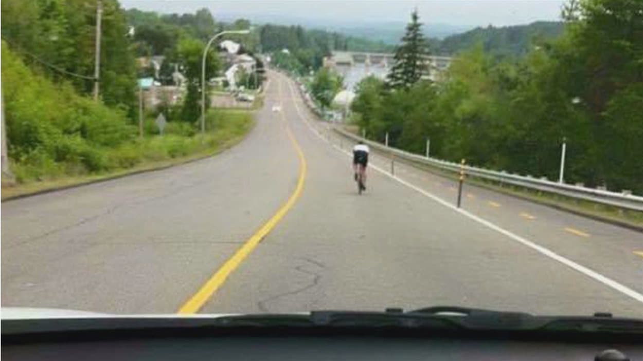Cycliste sur le boulevard du Capitaine Jos-Veilleux, Shawinigan