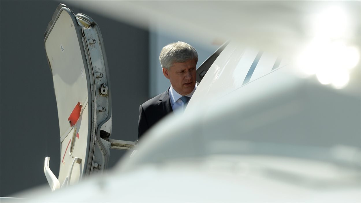 Stephen Harper lors de son arrivée à Edmonton, le 12 août.