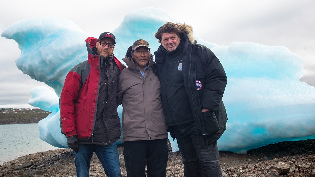 Le cinéaste Benoît Pilon, le comédien Natar Ungalaaq et le directeur photo Michel La Veaux