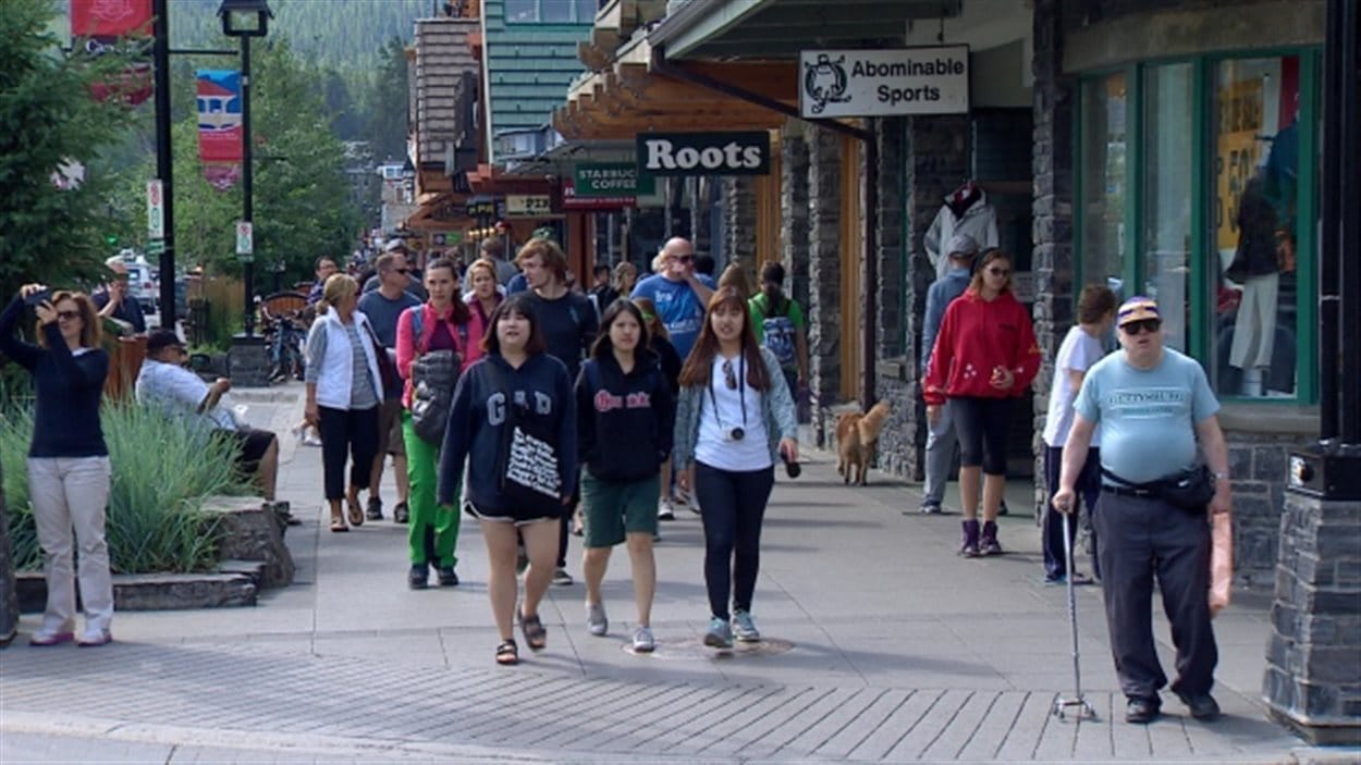 Une rue à Banff, dans les Rocheuses albertaines
