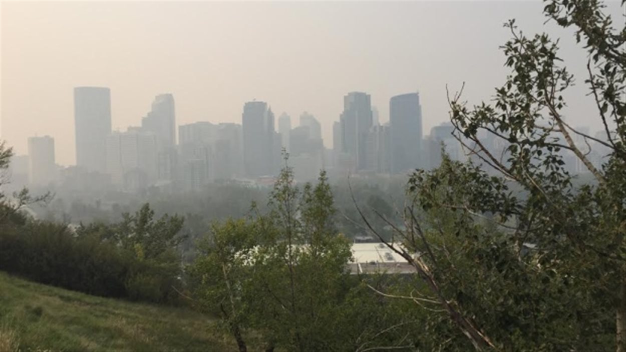 Calgary sous un nuage de fumée