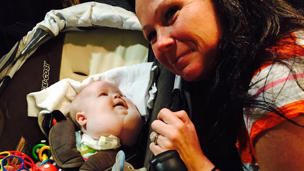 La Famille D Un Bebe Atteint D Une Malformation Rare Touchee Par La Generosite De Parfaits Inconnus Radio Canada Ca La Famille D Un Bebe Atteint D Une Malformation Rare Touchee Par La Generosite De Parfaits Inconnus Radio Canada Ca