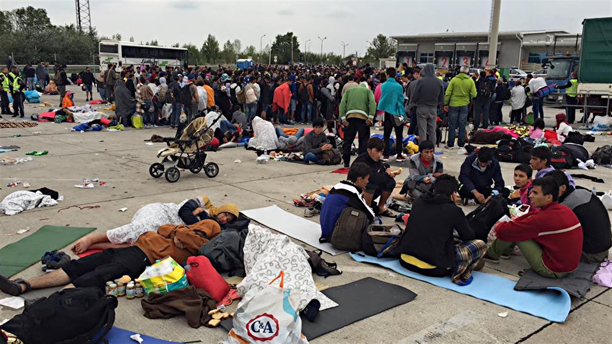Des milliers de migrants sont rassemblés à la frontière autrichienne.