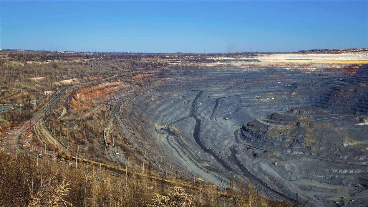 la tonne de fer encore sous la barre des 50 dollars americains radio canada ca