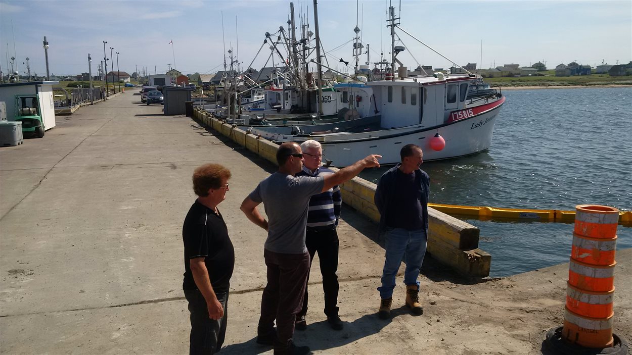 Quais flottants à L'ÉtangduNord le député Philip Toone dénonce une