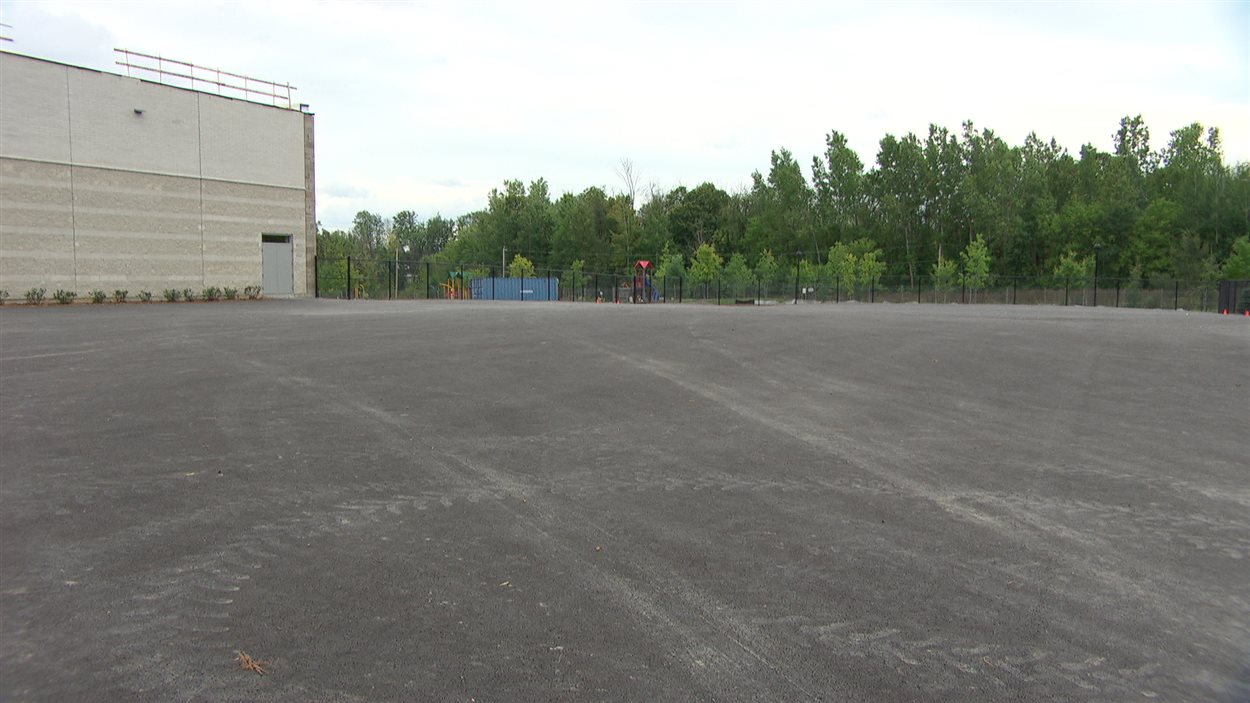 La nouvelle école du secteur Connaught de Gatineau est dépourvue de structure de jeux.