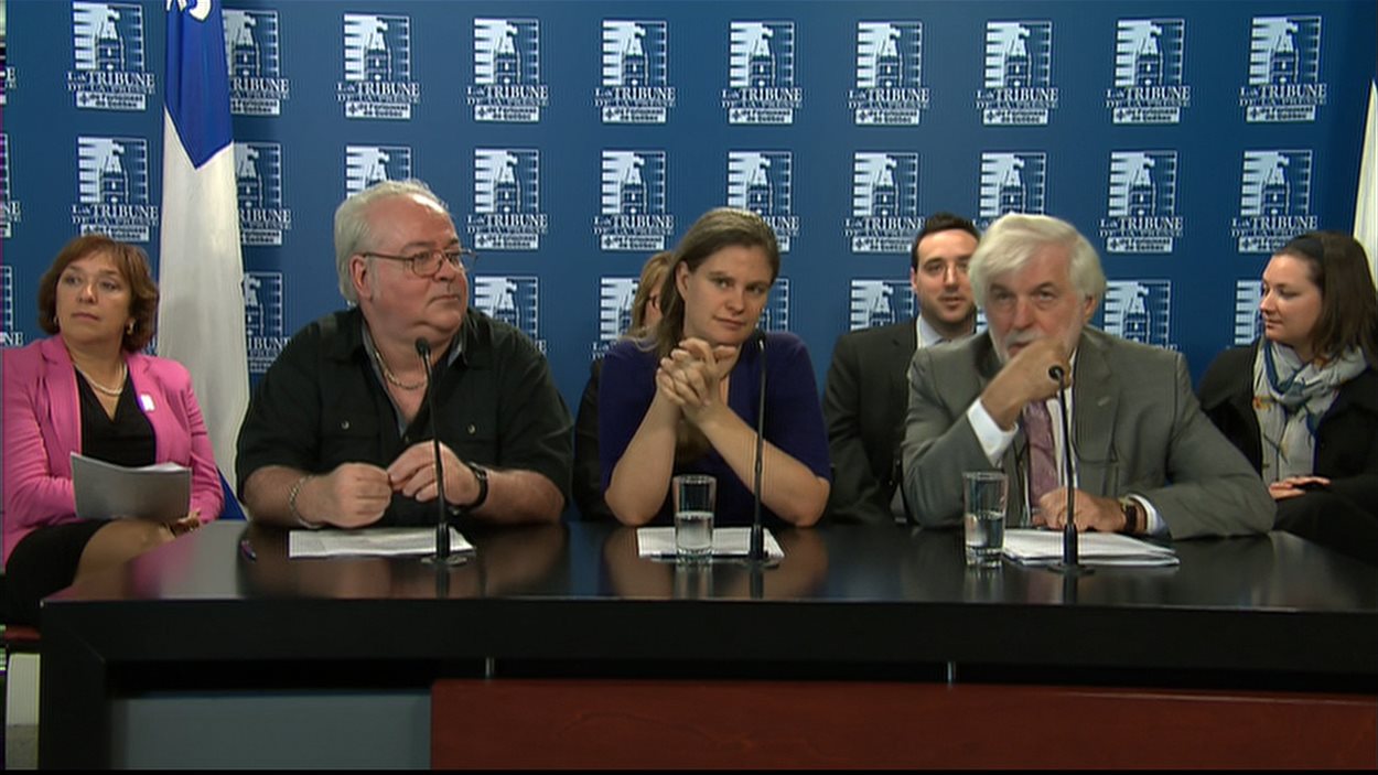 Plusieurs organisations s'opposent aux amendements que le ministre de la Santé du Québec, Gaétan Barrette, compte apporter au projet de loi 20 pour normaliser les frais accessoires facturés aux patients en cliniques médicales.