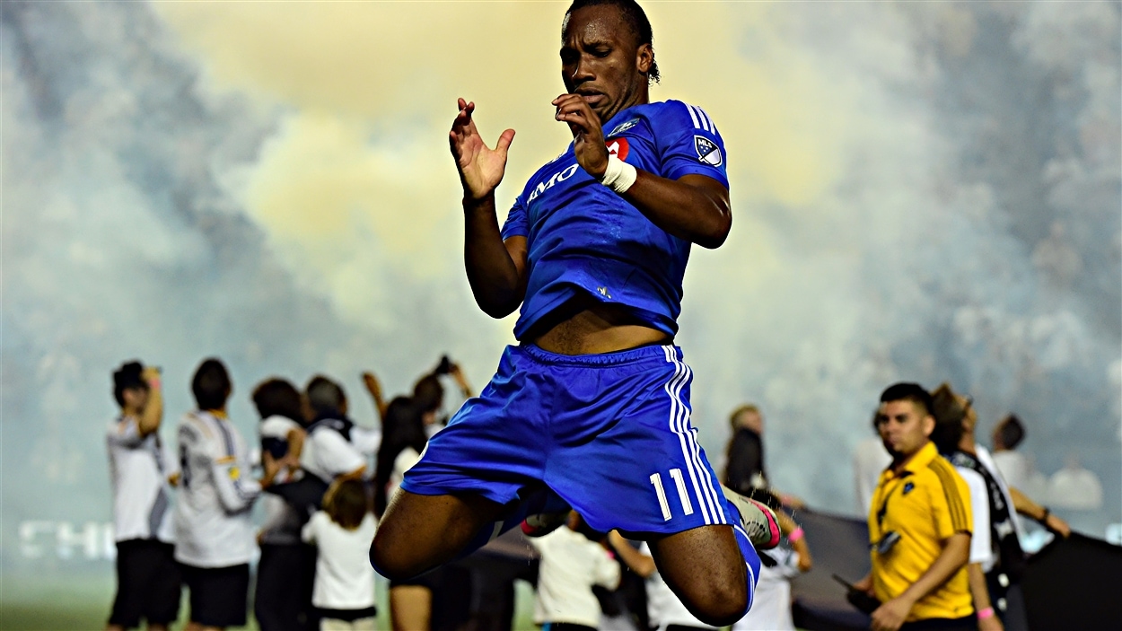 Didier Drogba s'échauffant avant le match contre le Galaxy à Los Angeles samedi