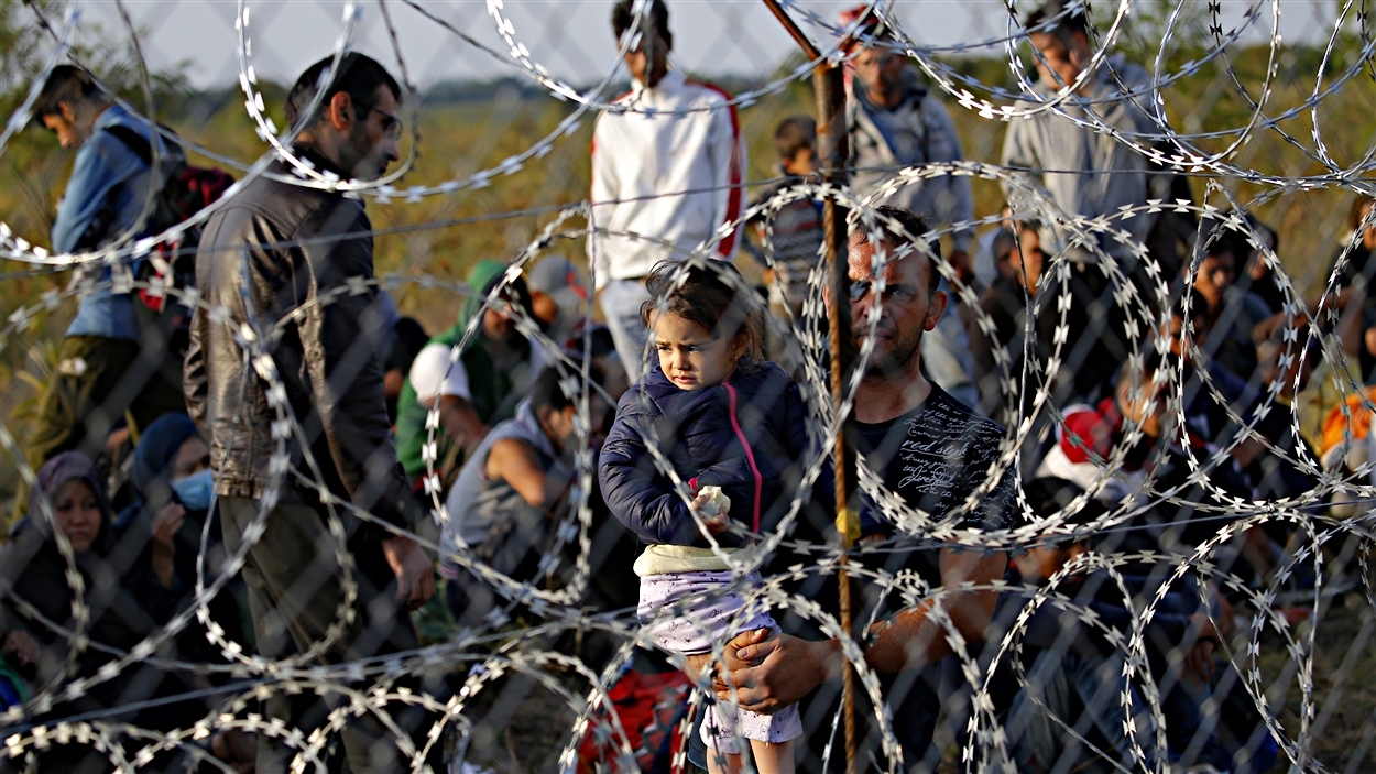 Des migrants coincés du côte serbe de la frontière
