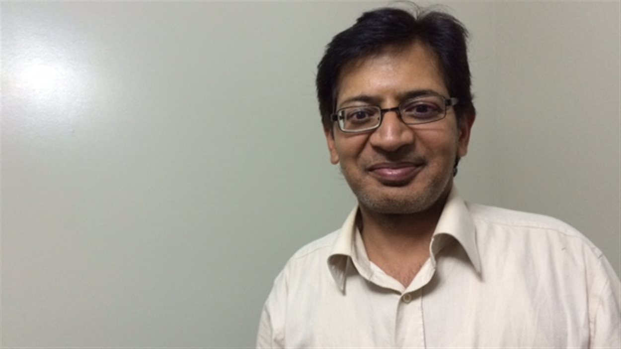 Muhammad Amir Akhter, attend une décision du minisitère de la Santé de la Saskatchewan concernant un traitement coûteux pour une maladie rare qui atteint trois de ses enfants.