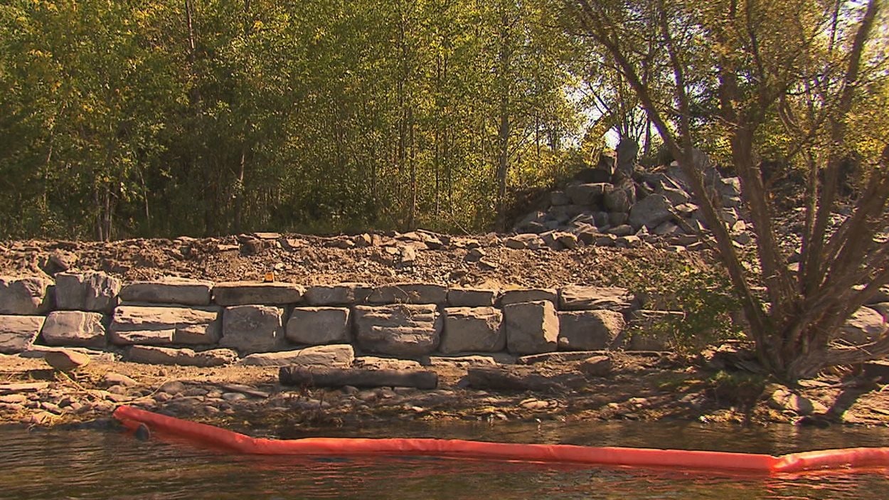 Des riverains dénoncent les travaux faits sur le bord du lac Massawippi