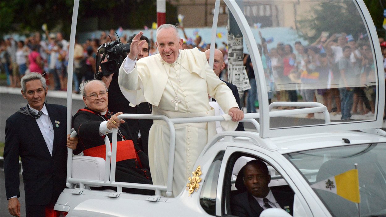 Le pape François a été accueilli par des milliers de Cubains à son arrivée à La Havane.