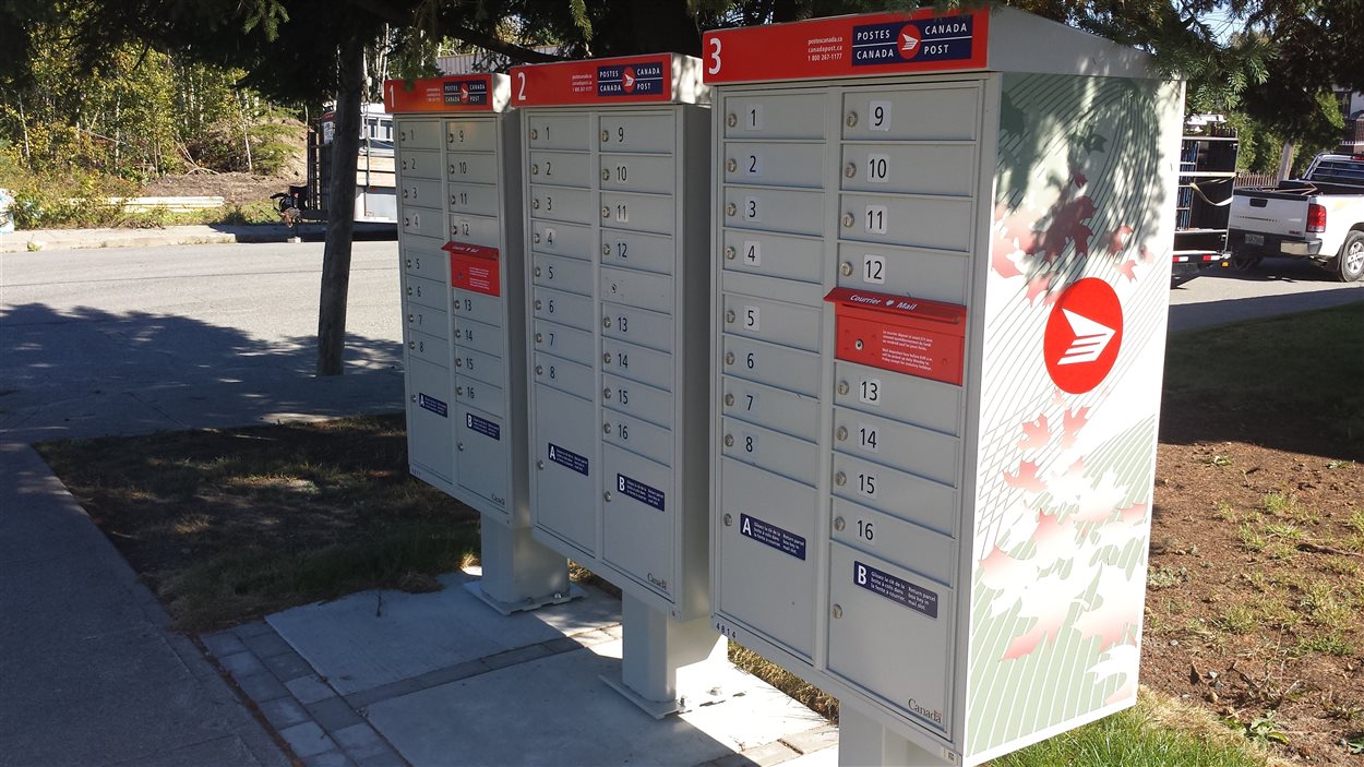 Postes Canada suspend l'implantation de boîtes postales soulagement
