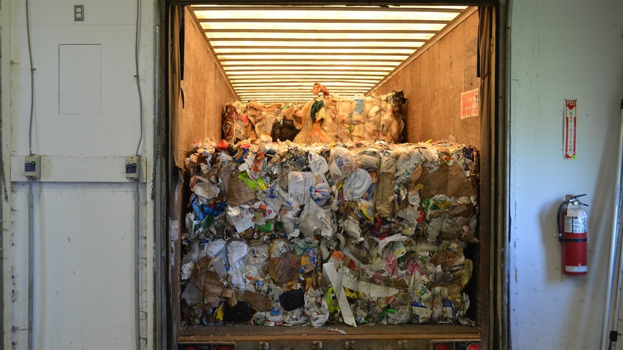 Gestion des déchets aux Îles peu d'aide de Québec déplore le maire