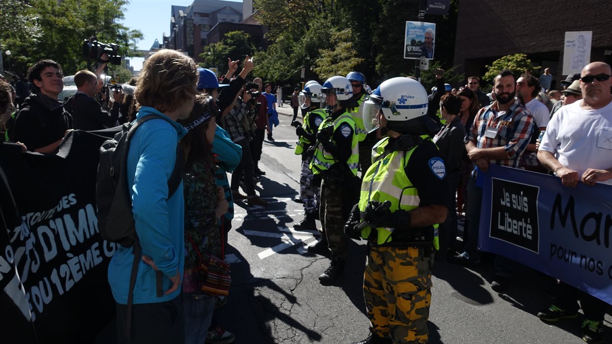 Manifestation à la place Émilie-Gamelin