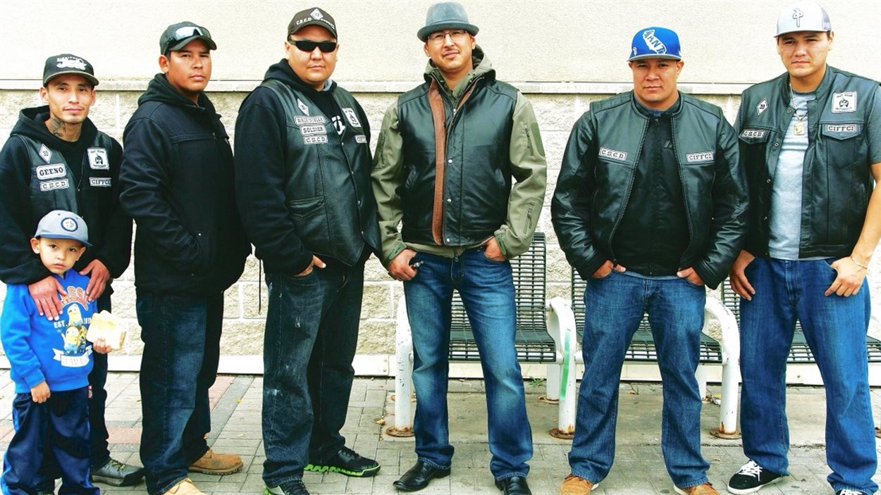 Des membres du Crazy Indians Brotherhood à Saskatoon