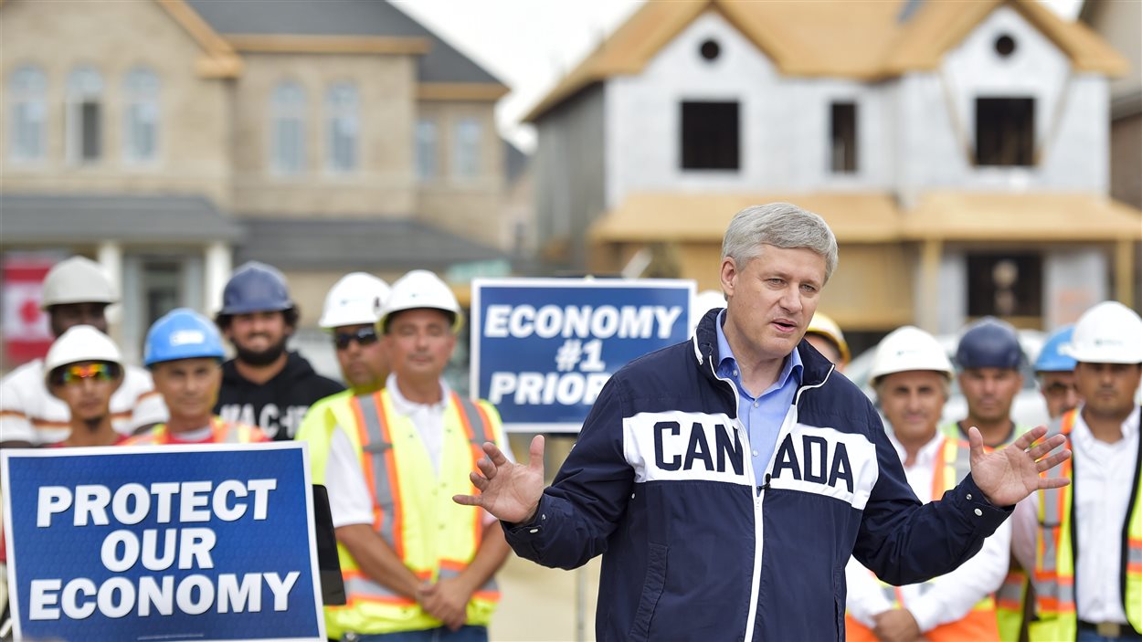 Stephen Harper en point de presse à Vaughn, en Ontario