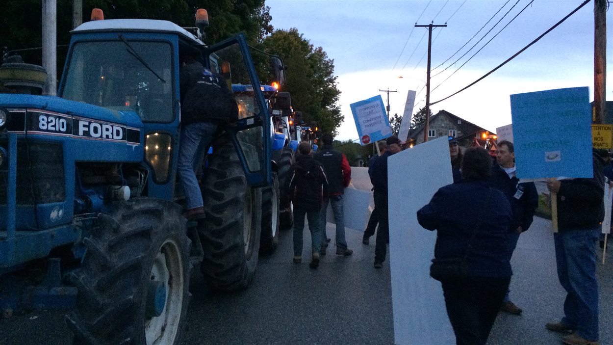 Manifestation des producteurs agricoles à Ascot Corner