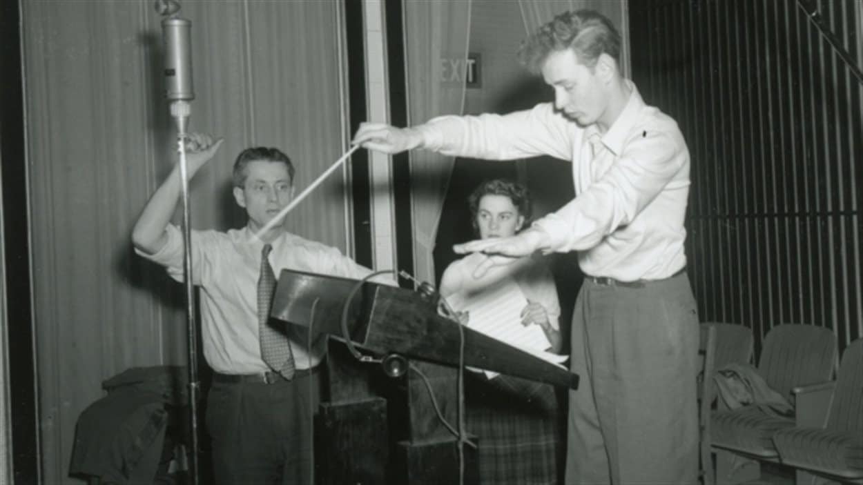 Le compositeur américain John Williams en 1952 dans les stuudios d'Atlantic Films à Saint-Jean, T.-N.-L.