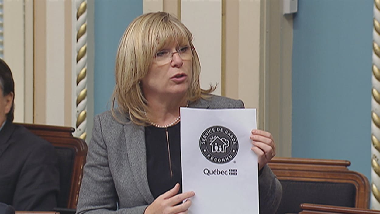 La ministre de la Famille, Francine Charbonneau, affirme que la garderie du pasteur ne détient pas de permis.