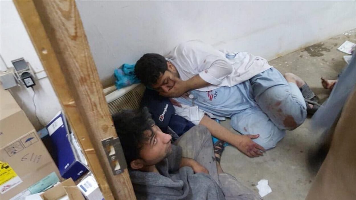 Des membres du personnel de Médecins sans frontières blessés suite à la série d'explosions probablement menée par l'armée américaine.