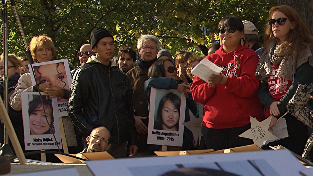Marche à Montréal en mémoire des femmes autochtones assassinées ou portées disparues.