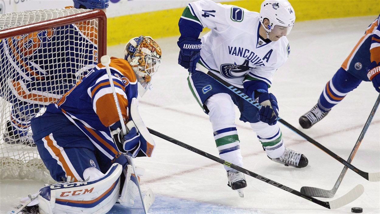 A comme dans Alexandre Burrows, adjoint au capitaine | Radio-Canada