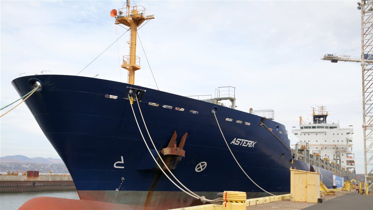 Le MS Asterix amarré au quai de la Davie